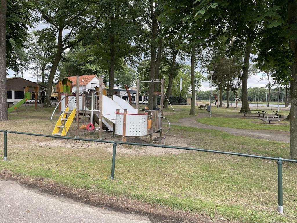 Freistehendes Ferienhaus Am See Naehe Roermond Heel Esterno foto