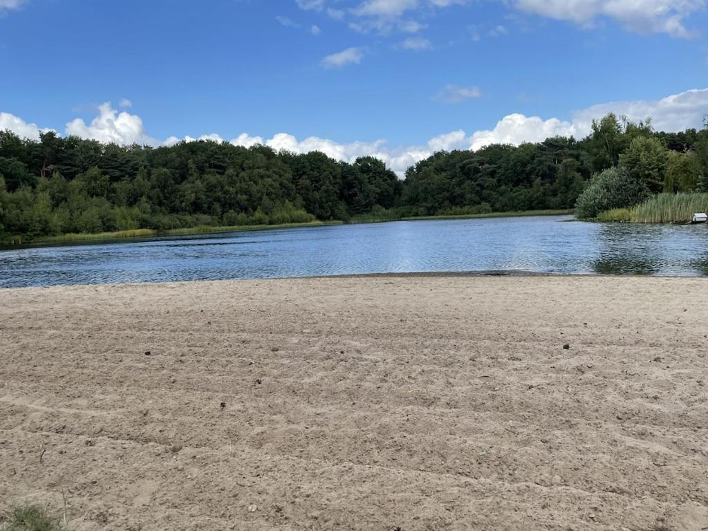 Freistehendes Ferienhaus Am See Naehe Roermond Heel Esterno foto
