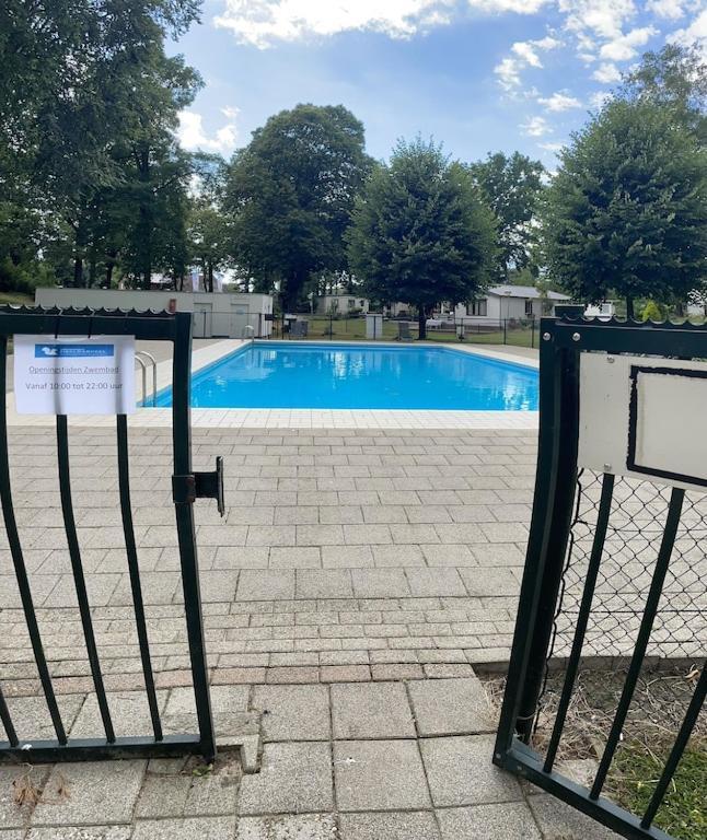 Freistehendes Ferienhaus Am See Naehe Roermond Heel Esterno foto