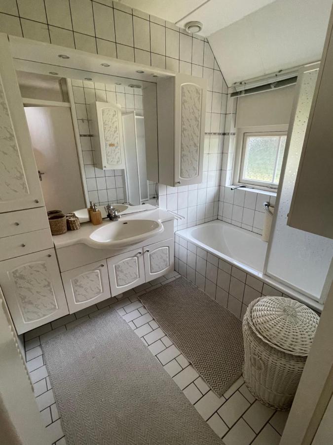 Freistehendes Ferienhaus Am See Naehe Roermond Heel Esterno foto